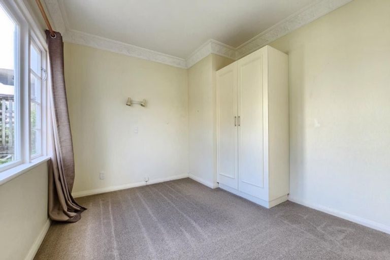 Photo of property in 73 Maupuia Road, Maupuia, Wellington, 6022