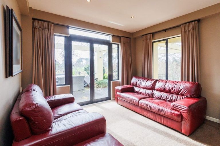 Photo of property in 5 The Oaks, Awapuni, Palmerston North, 4412