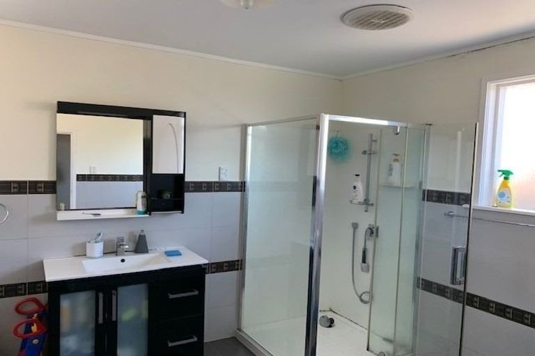 Photo of property in 305 Richardson Road, New Windsor, Auckland, 1041