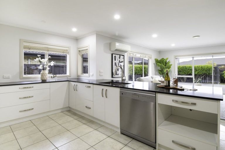 Photo of property in 1 Whitney Place, Rototuna North, Hamilton, 3210