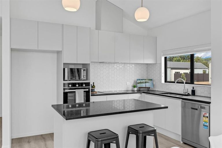 Photo of property in 31 Ferndale Drive, Kawakawa Bay, 2585