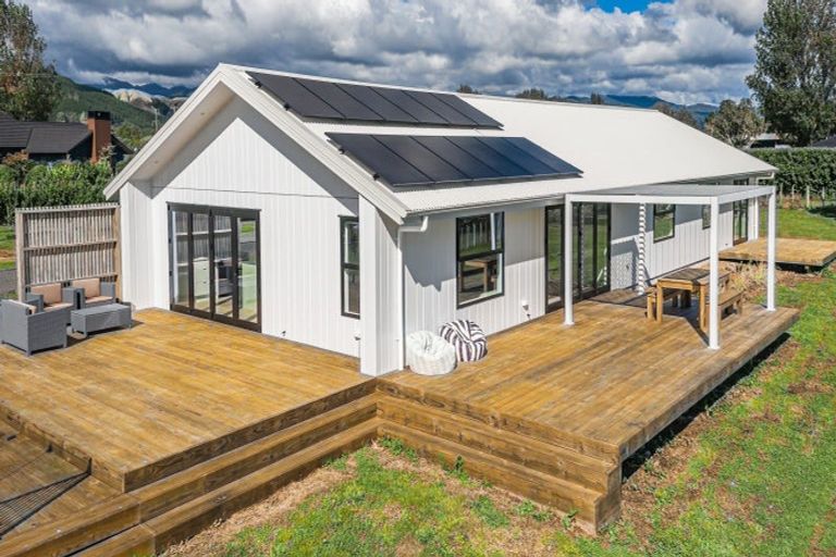 Photo of property in 49 Wakefield Road, Levin, 5571