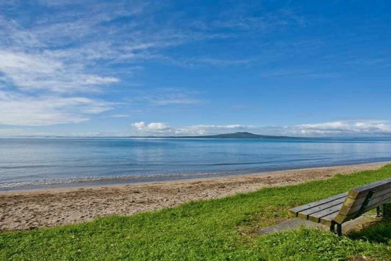 Photo of property in 2/23 Commodore Parry Road, Castor Bay, Auckland, 0620