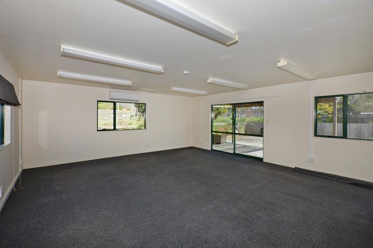 Photo of property in 5 Henry Street, Ebdentown, Upper Hutt, 5018