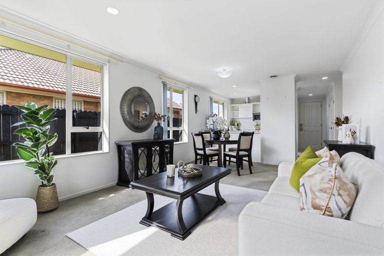 Photo of property in 11 Fernbrook Close, Burswood, Auckland, 2013