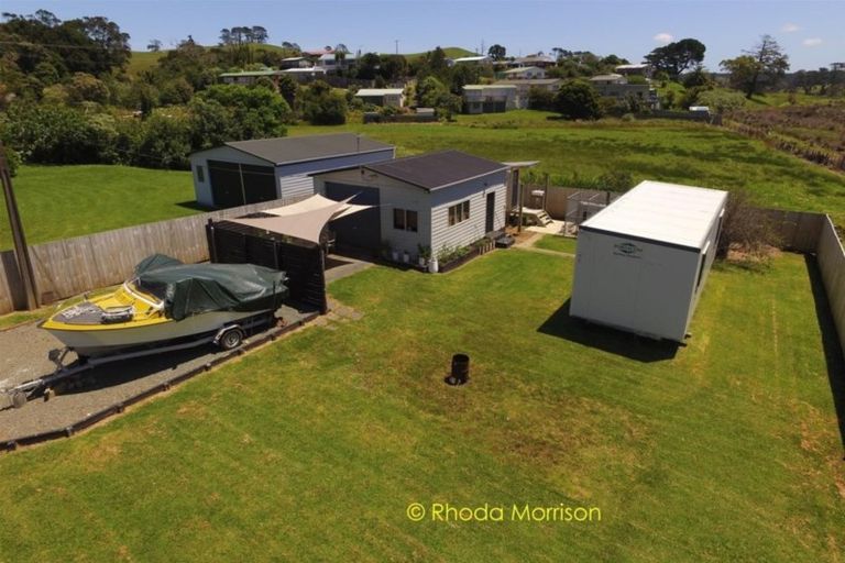 Photo of property in 88 Komiti Road, Tinopai, Matakohe, 0593