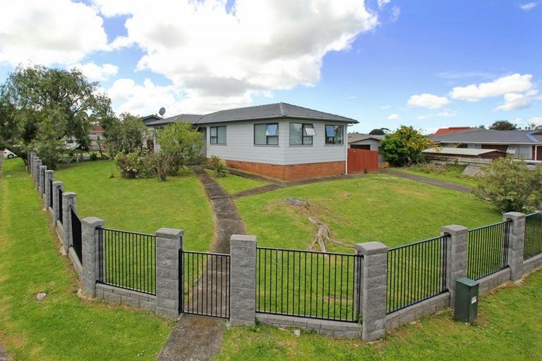 Photo of property in 9 Staverton Crescent, Mangere, Auckland, 2022