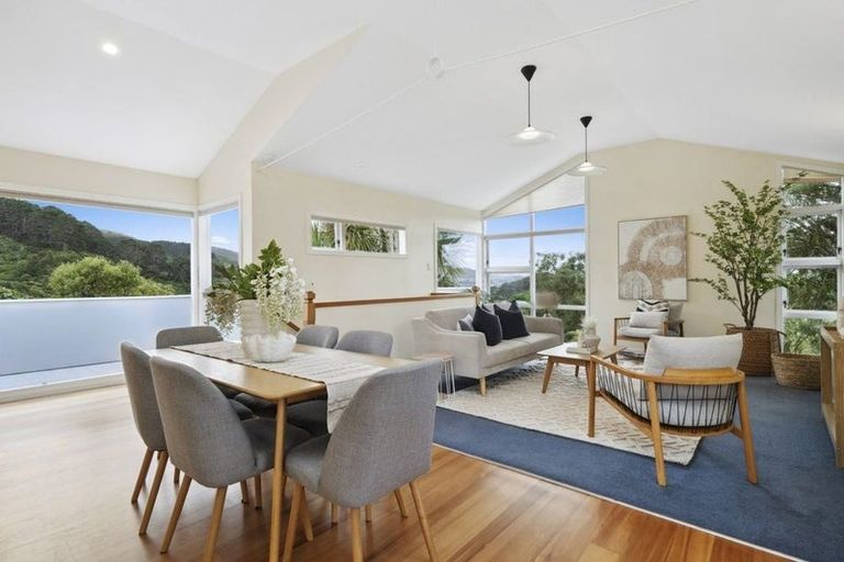 Photo of property in 22 Homewood Crescent, Karori, Wellington, 6012