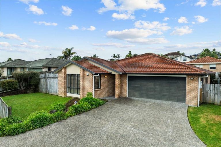Photo of property in 24 Mt Lebanon Crescent, The Gardens, Auckland, 2105