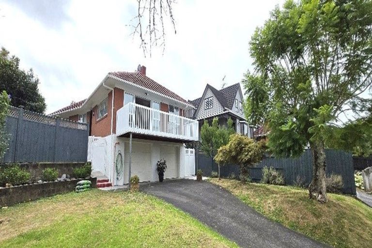 Photo of property in 19 James Evans Drive, Northcote, Auckland, 0627