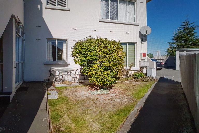 Photo of property in 1-12/48 The Bay Hill, Timaru, 7910