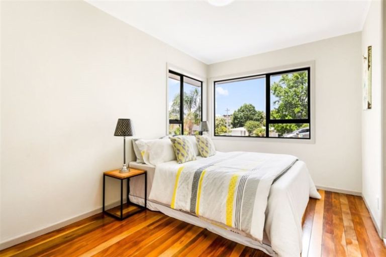 Photo of property in 14 Poto Street, Te Atatu South, Auckland, 0610