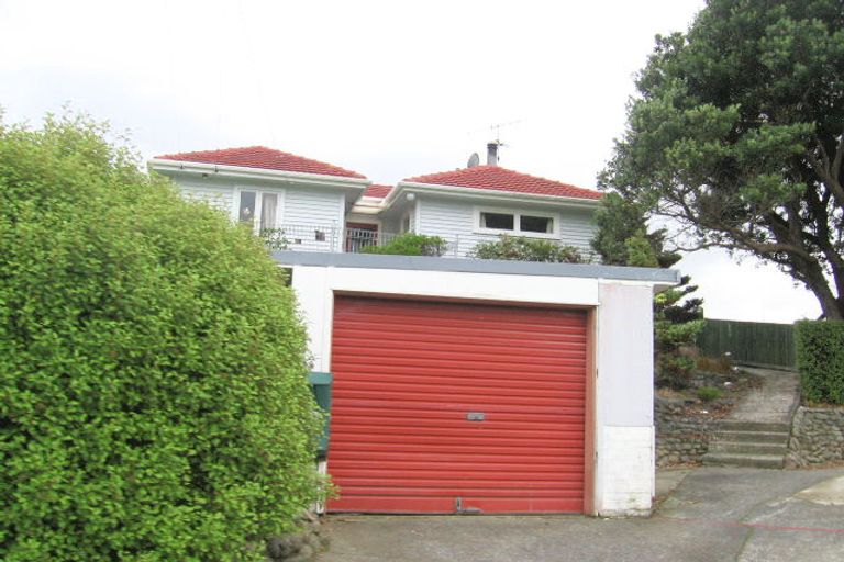 Photo of property in 2 Kiwi Crescent, Tawa, Wellington, 5028