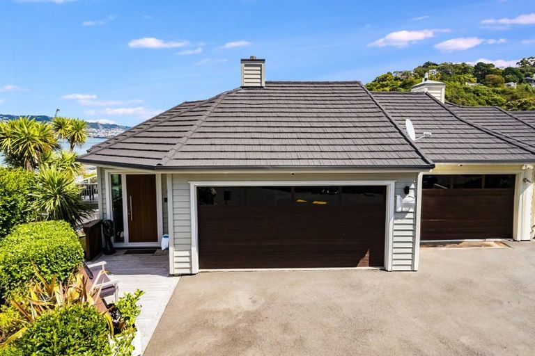 Photo of property in 11 Curnow Way, Kaiwharawhara, Wellington, 6035
