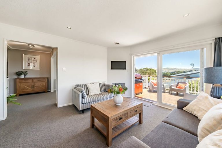Photo of property in 7 James Cook Drive, Whitby, Porirua, 5024