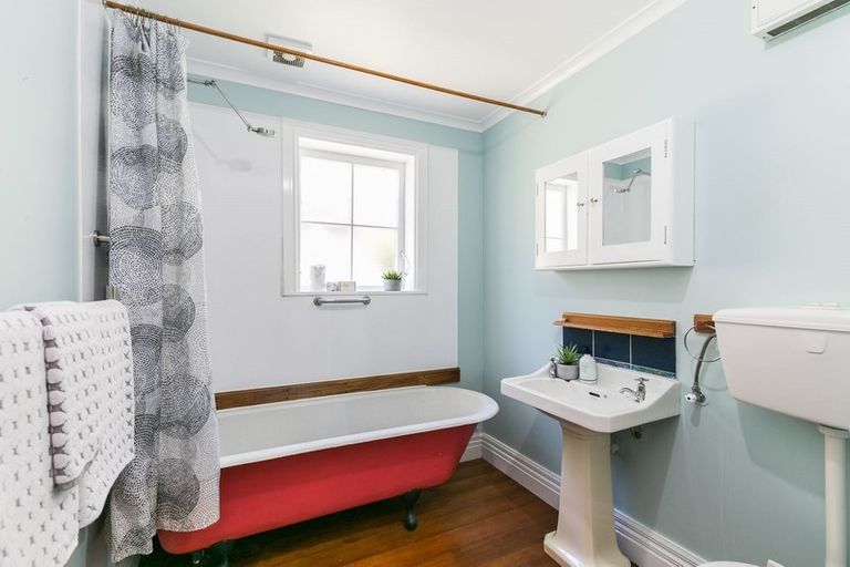 Photo of property in 25 Royal Street, Berhampore, Wellington, 6023