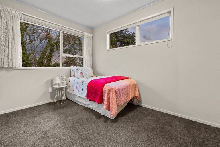 Photo of property in 5 Peterhouse Place, West Harbour, Auckland, 0618