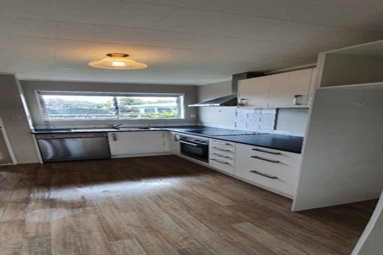 Photo of property in 3/7 Davies Street, Tawa, Wellington, 5028