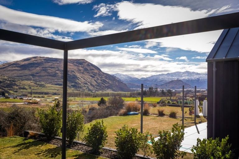 Photo of property in 17 Double Cone Road, Jacks Point, Queenstown, 9371