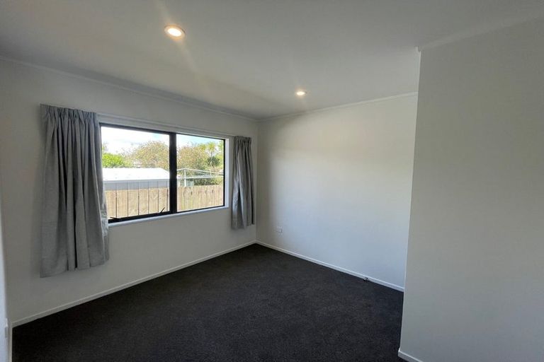 Photo of property in 35 Tarata Crescent, Mangere Bridge, Auckland, 2022