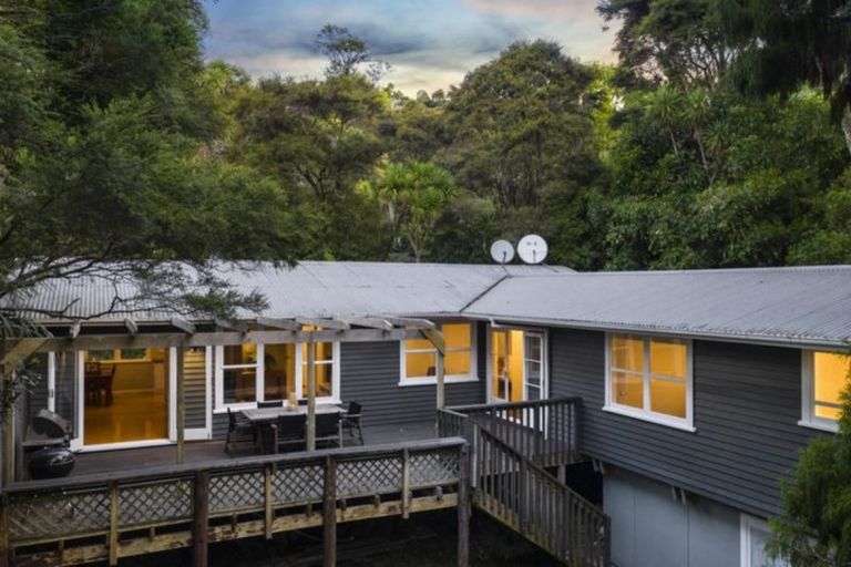 Photo of property in 759 West Coast Road, Oratia, Auckland, 0604