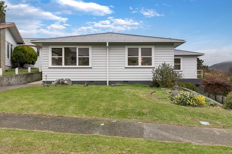 Photo of property in 48 Ernest Street, Ranui, Porirua, 5024