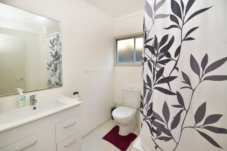 Photo of property in 106 Vipond Road, Stanmore Bay, Whangaparaoa, 0932
