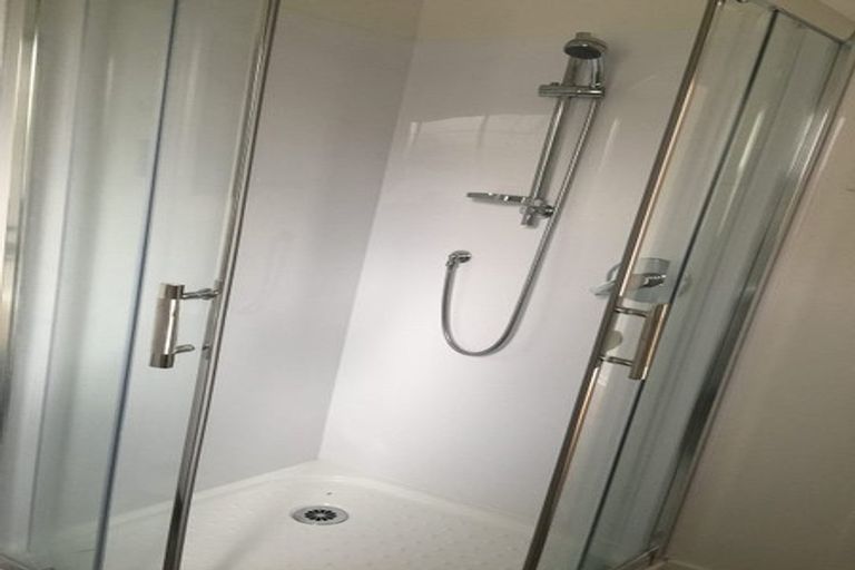 Photo of property in 62 College Road, Northcote, Auckland, 0627