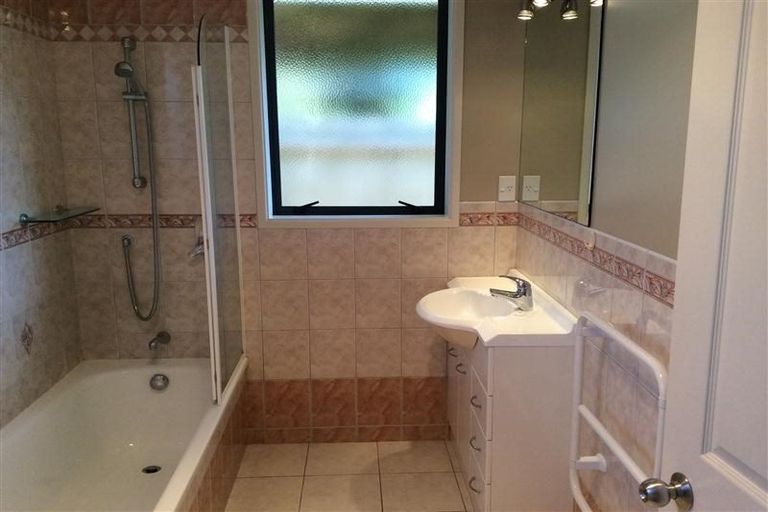 Photo of property in 1 Gulf Harbour Drive, Gulf Harbour, Whangaparaoa, 0930