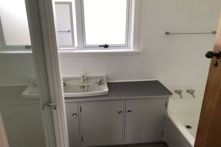 Photo of property in 7b Penrith Street, Westown, New Plymouth, 4310