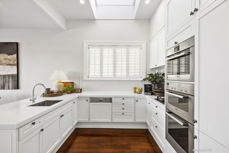 Photo of property in 30 Talavera Terrace, Kelburn, Wellington, 6012