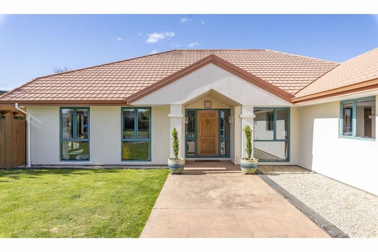 Photo of property in 20 Milesbrook Close, Rangiora, 7400