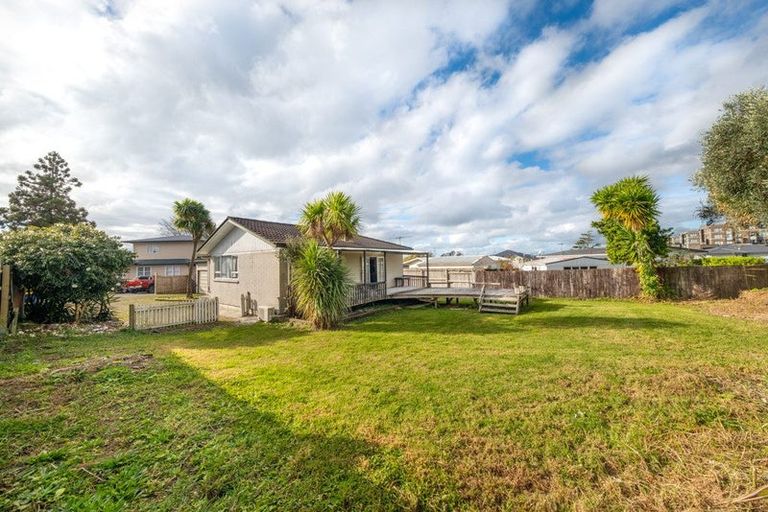 Photo of property in 17 Bodi Place, Te Atatu South, Auckland, 0610