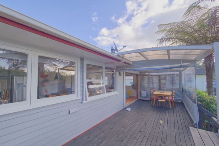 Photo of property in 5 Pendlebury Street, Green Bay, Auckland, 0604