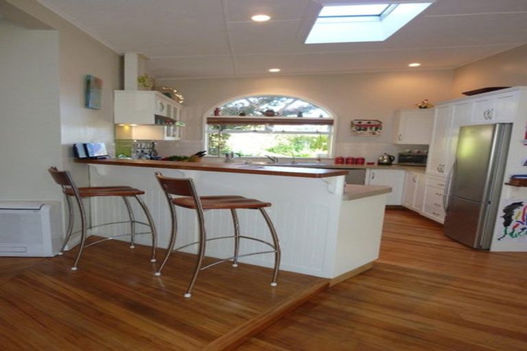 Photo of property in 19 Milton Terrace, Picton, 7220