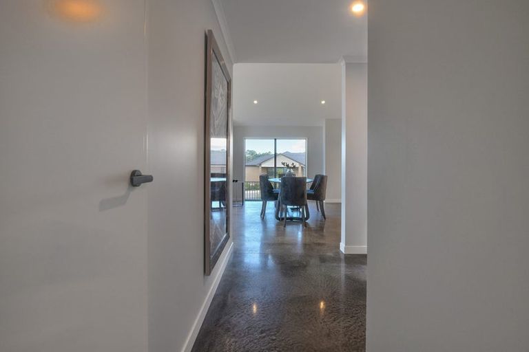 Photo of property in 38 Vinistra Road, Kumeu, 0810