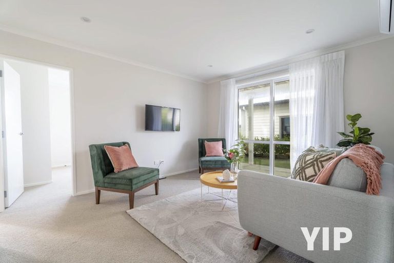 Photo of property in 10 Cromwell Point, Newlands, Wellington, 6037