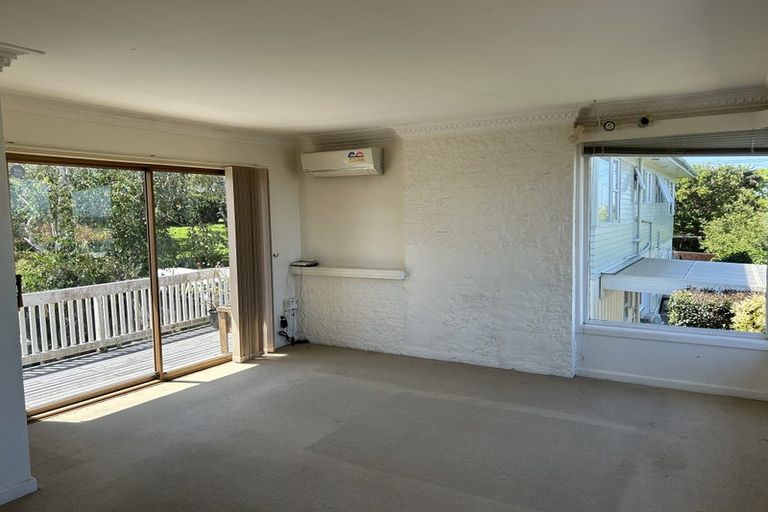Photo of property in 6 Edgeworth Road, Glenfield, Auckland, 0629