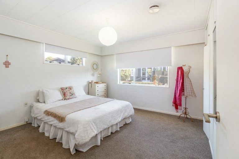 Photo of property in 2 Ashford Place, Havelock North, 4130