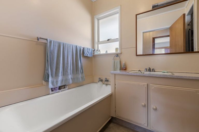 Photo of property in 127 Moore Street, Hillcrest, Auckland, 0627