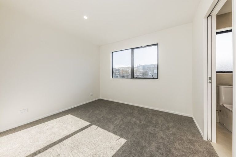Photo of property in 23 Crestview Rise, Papakura, 2110