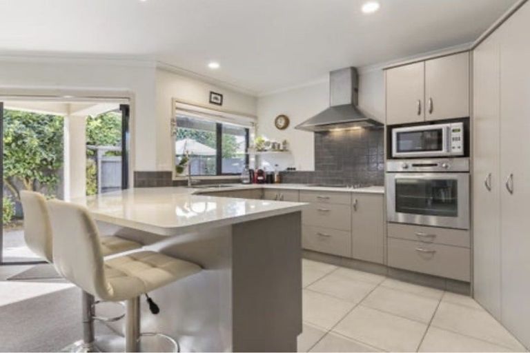 Photo of property in 14 Putaka Place, Papamoa Beach, Papamoa, 3118