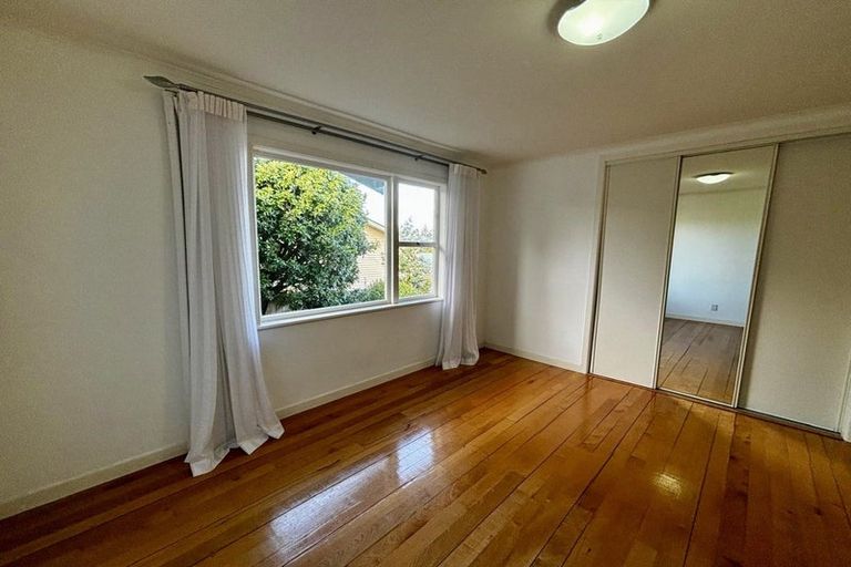 Photo of property in 28a Old Lake Road, Narrow Neck, Auckland, 0624