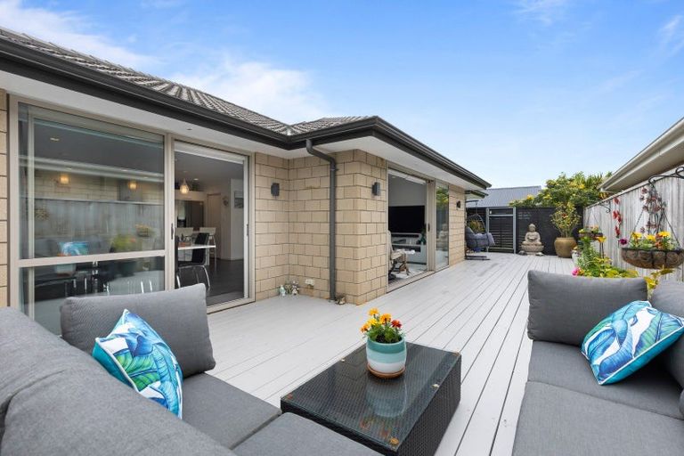 Photo of property in 12 Robert Might Road, Kumeu, 0810