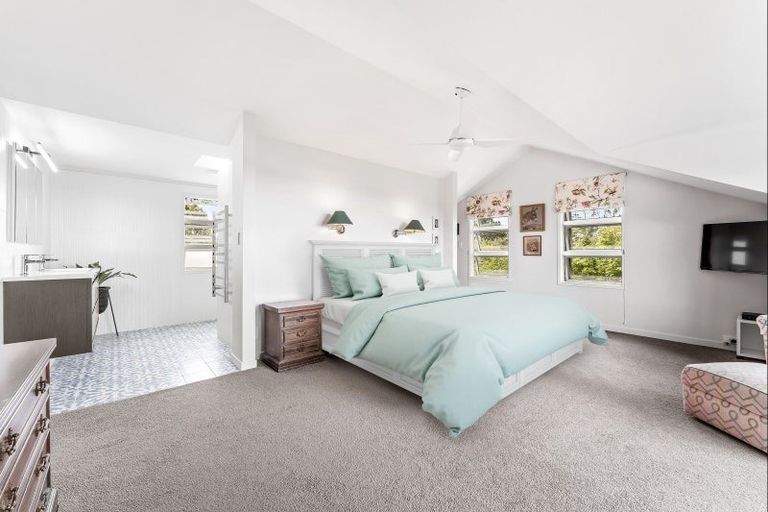 Photo of property in 14 Creek Street, Sandspit, Warkworth, 0982