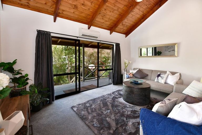 Photo of property in 61 Brian Crescent, Stanmore Bay, Whangaparaoa, 0932