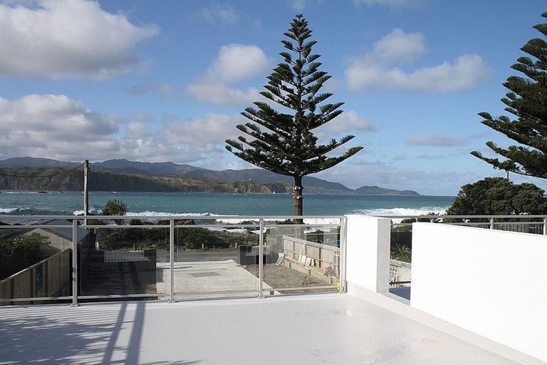 Photo of property in 184 Breaker Bay Road, Breaker Bay, Wellington, 6022
