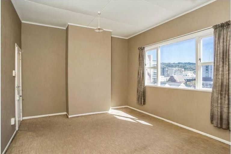 Photo of property in 12 Edge Hill, Mount Victoria, Wellington, 6011