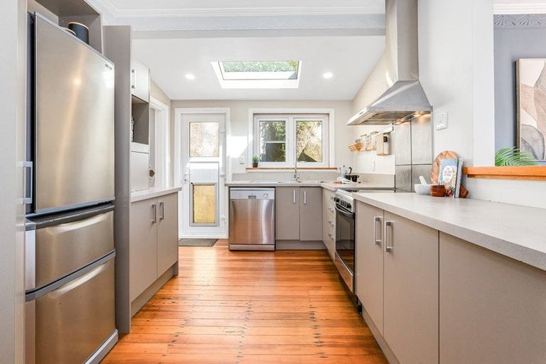 Photo of property in 112 Eden Street, Island Bay, Wellington, 6023