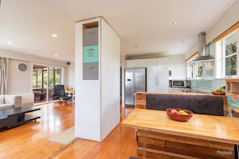 Photo of property in 58 Pokohiwi Road, Normandale, Lower Hutt, 5010